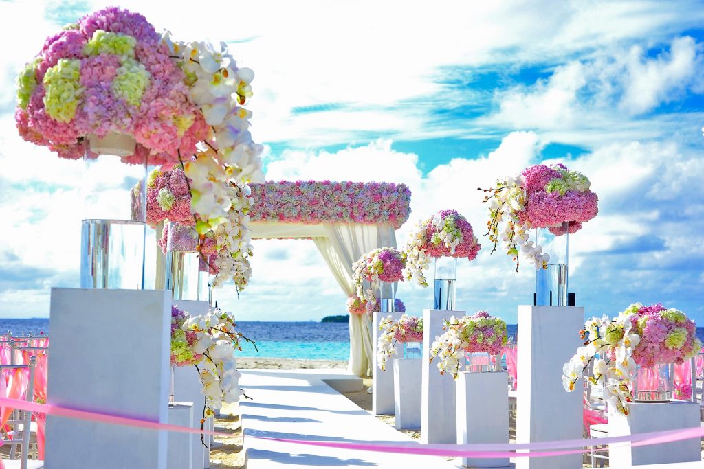 Choosing a wedding arch